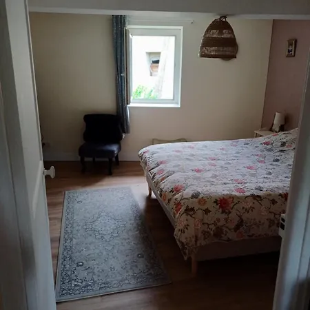 Riverview Apartment *